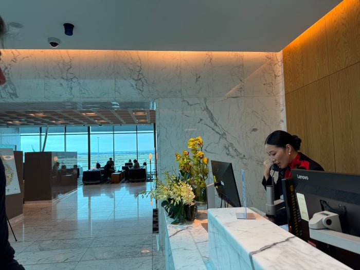 Qantas Business Class Lounge Check In