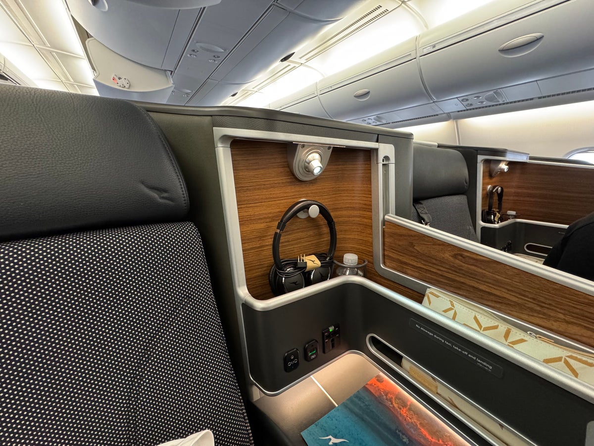 Condor A330 900 business class cabin overview Qantas Business Class Middle Seats