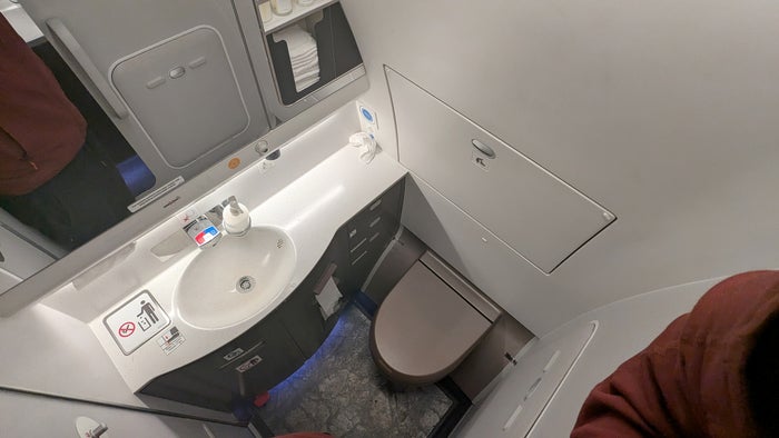 Singapore Airlines A350ULR business class front bathroom Singapore Airlines A350ULR business class front bathroom