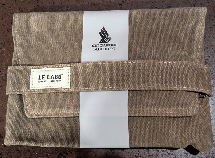 Singapore Airlines SQ24 amenity kit Singapore Airlines SQ24 amenity kit