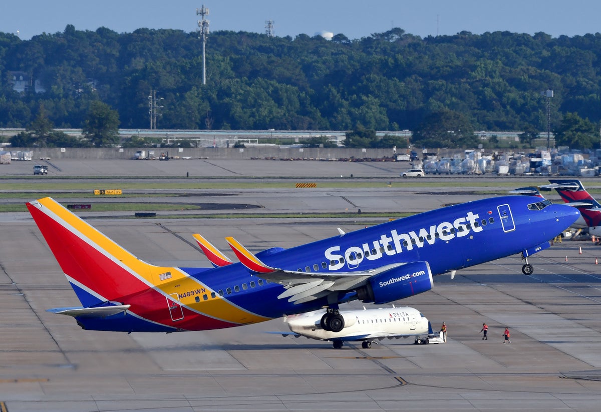 Southwest 737 700 takeoff evening Atlanta