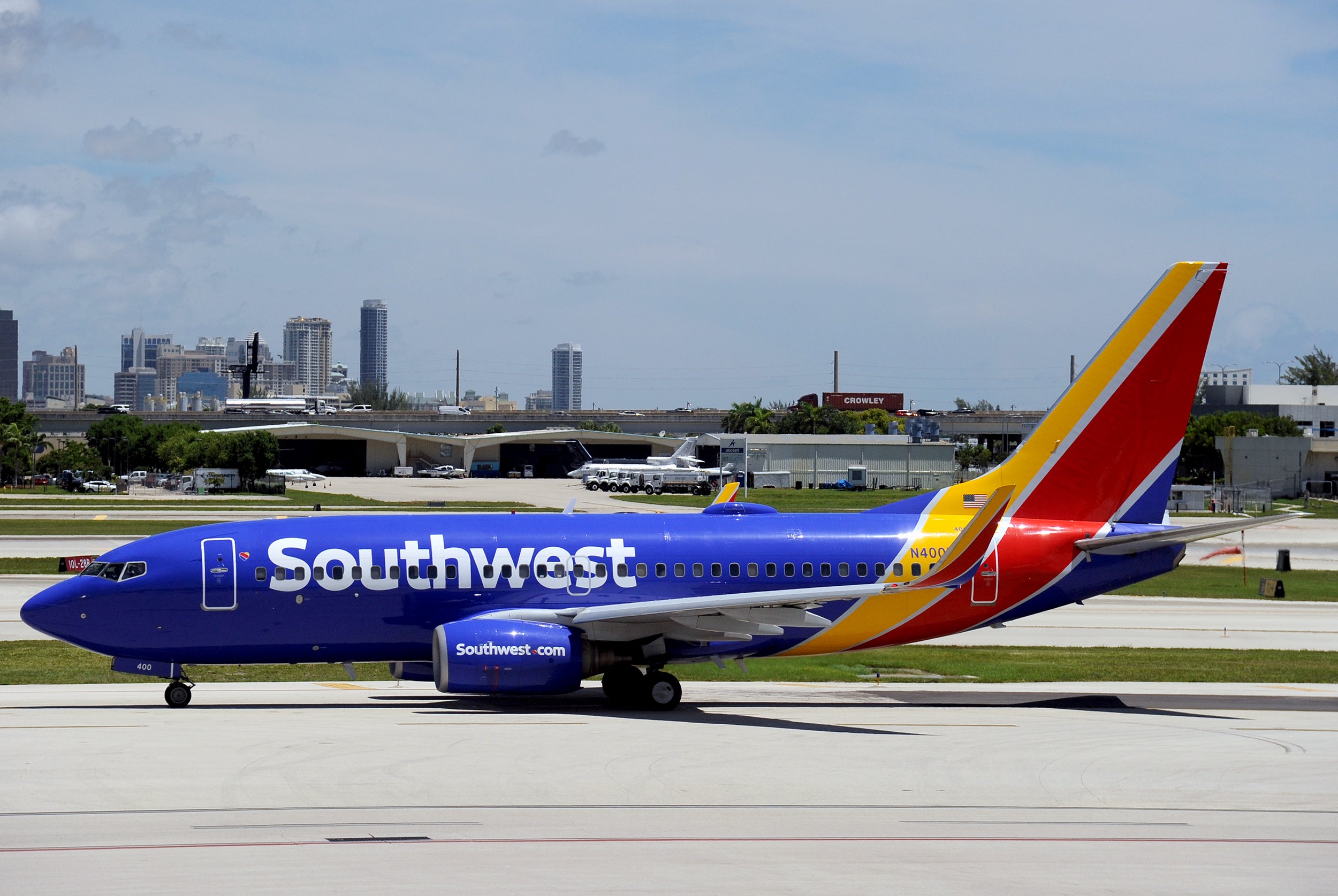 A Southwest 737-700 taxiing at FLL