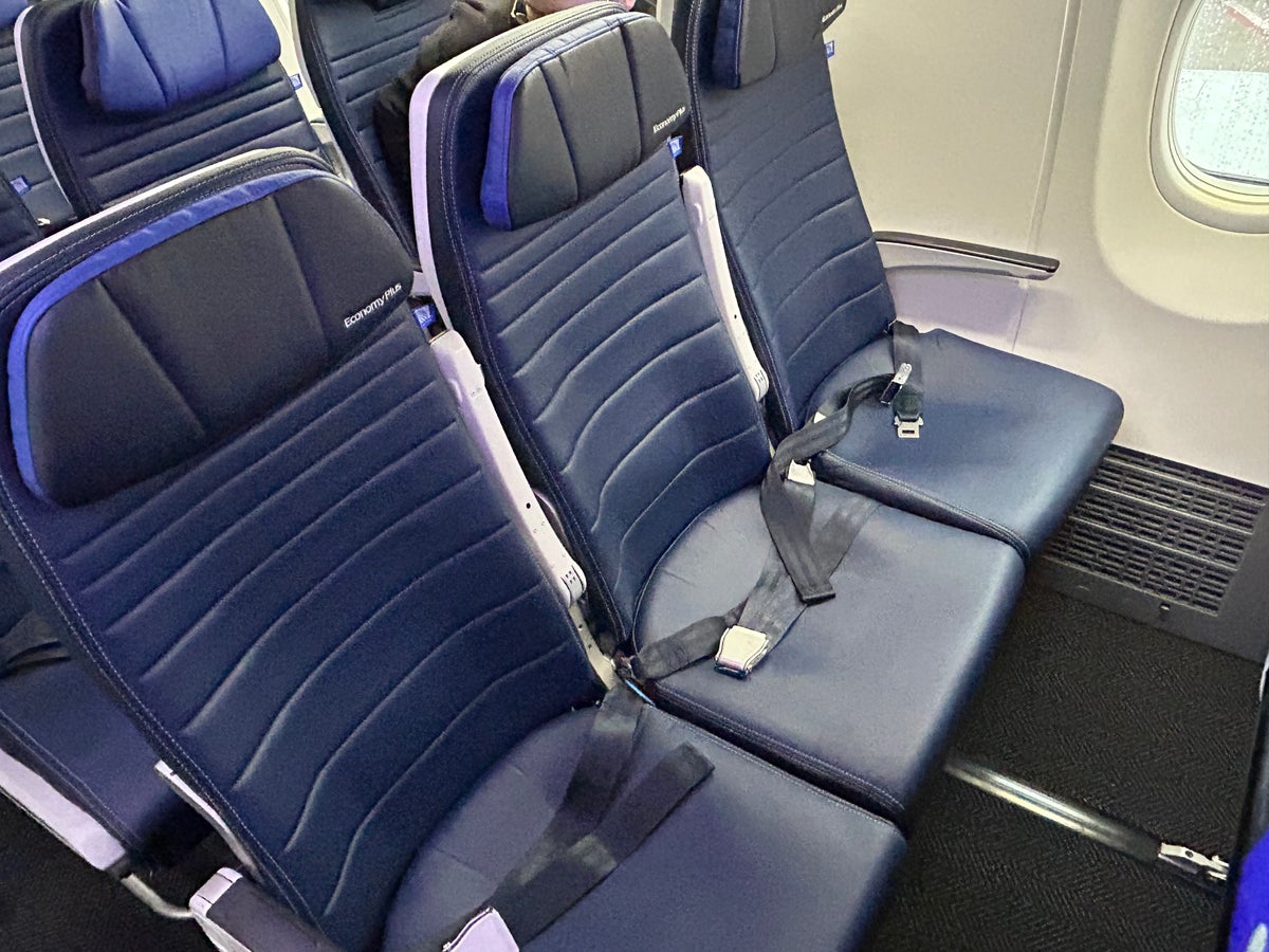 United 737 MAX 9 premium economy seat