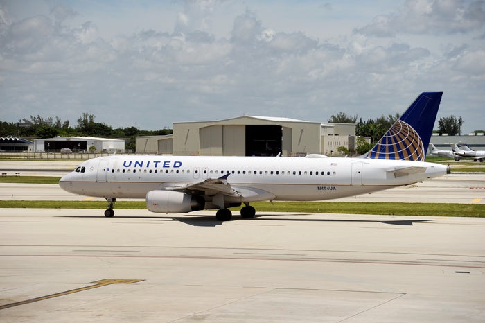 United A320 taxiing at FLL