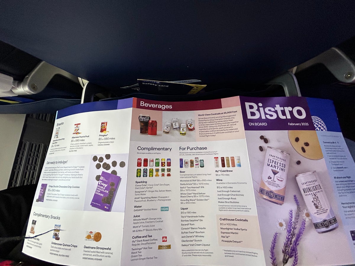 United EWR PDX 737 MAX 9 premium economy drinks menu