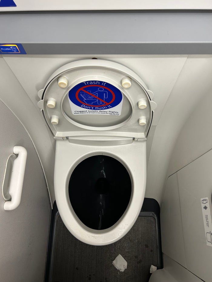 United EWR PDX 737 MAX 9 premium economy toilet United EWR PDX 737 MAX 9 premium economy toilet