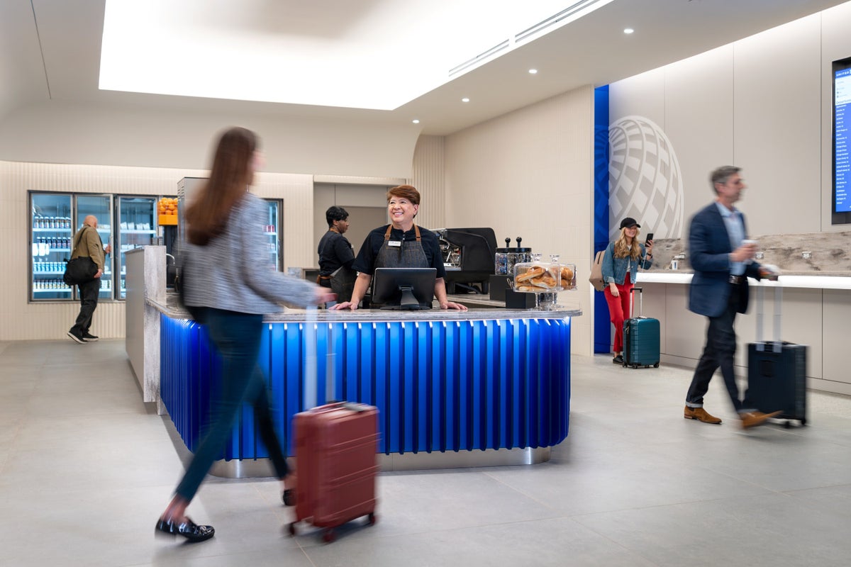 United Opens A Grab-and-Go Lounge in Houston