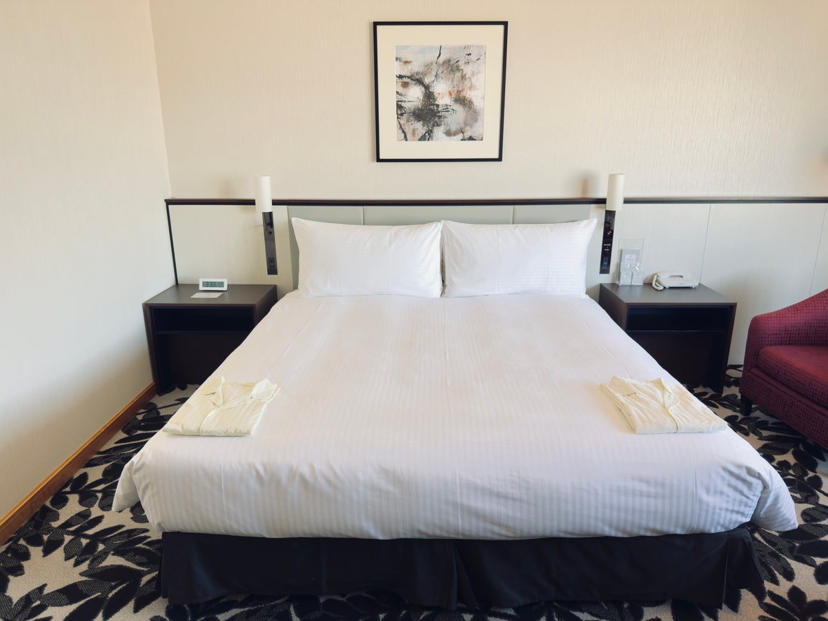 ANA Crowne Plaza Nagoya room bed top