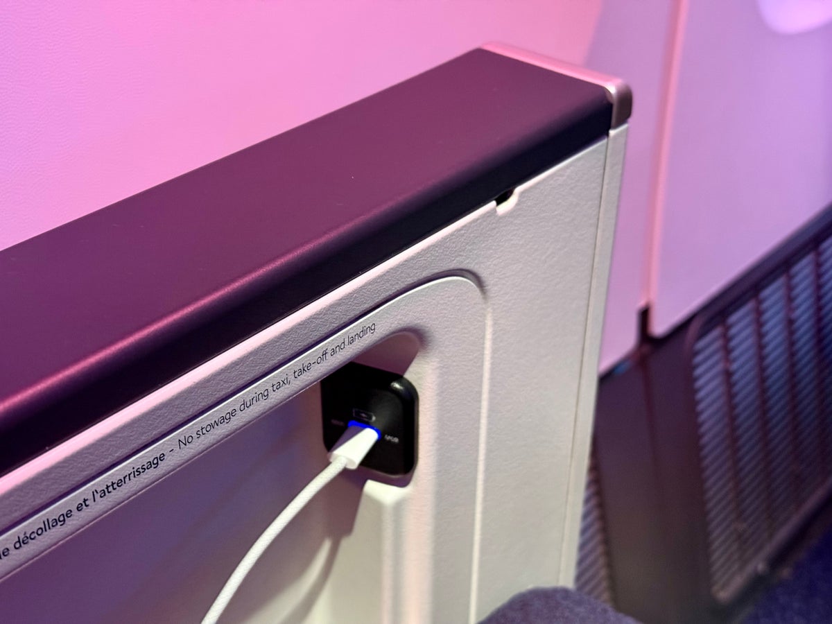 Air France Boeing 777 300 premium economy USB C port