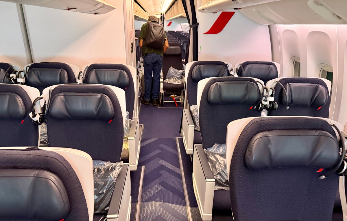 Pros and Cons of Air France Premium Economy on the Boeing 777-300