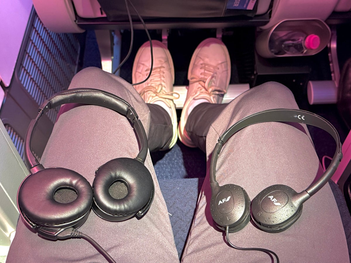 Air France Boeing 777 300 premium economy headphones 