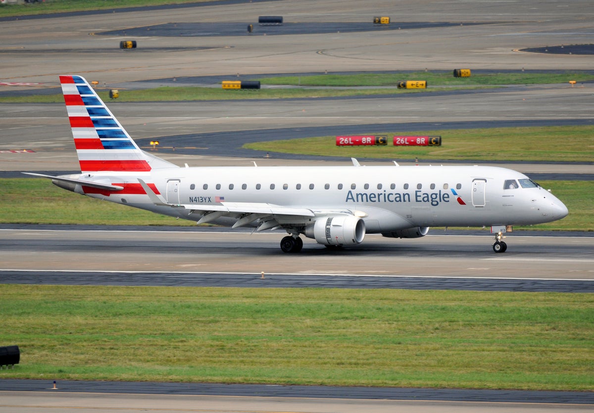American Eagle E175 taxiing ATL