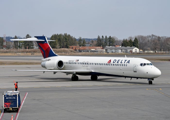 Delta B717 Parking MSP Delta B717 Parking MSP
