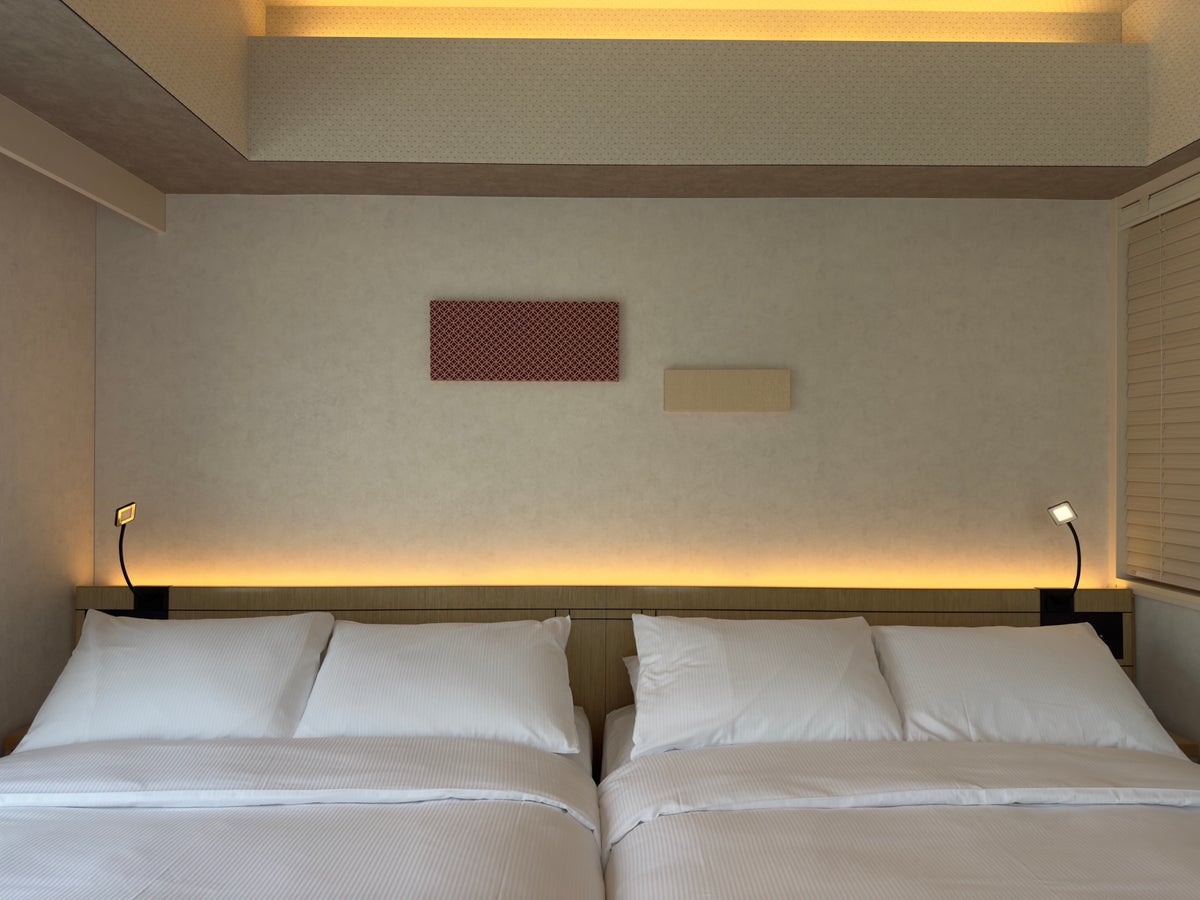 DoubleTree by Hilton Tokyo Ariake bed headboard