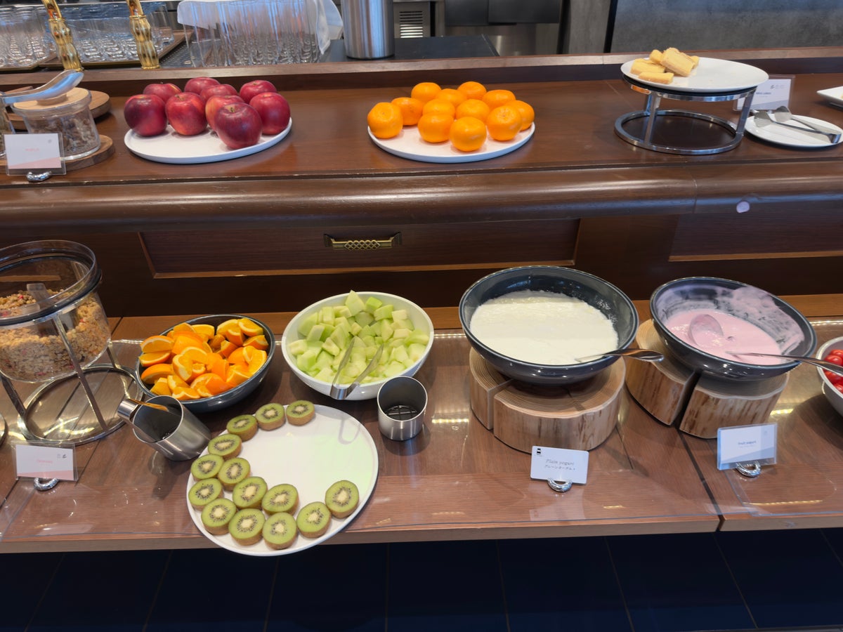 DoubleTree by Hilton Tokyo Ariake breakfast fruits