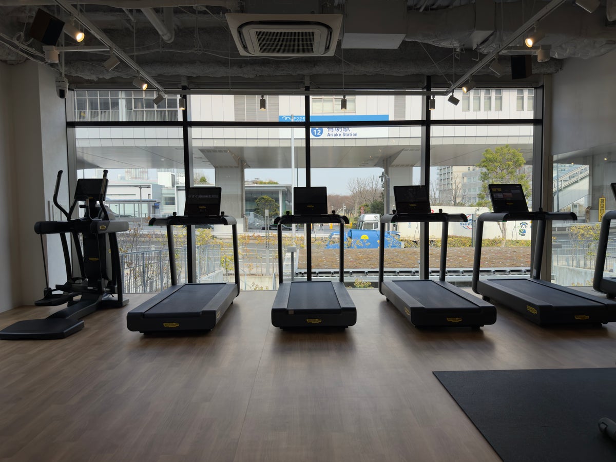 DoubleTree by Hilton Tokyo Ariake cardio treadmills