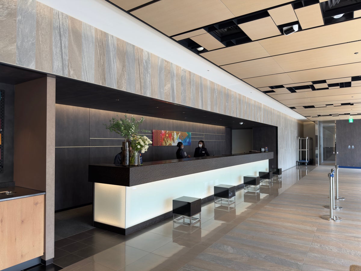 DoubleTree by Hilton Tokyo Ariake check in desk