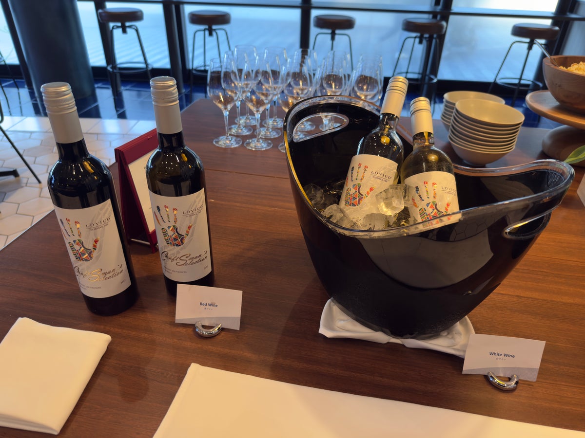 DoubleTree by Hilton Tokyo Ariake cocktail hour wines