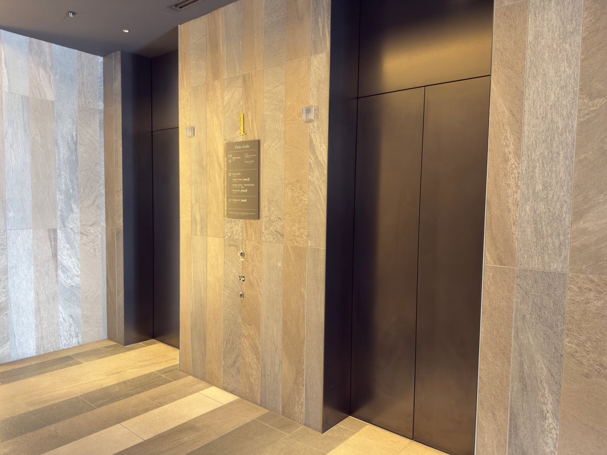 DoubleTree by Hilton Tokyo Ariake elevators