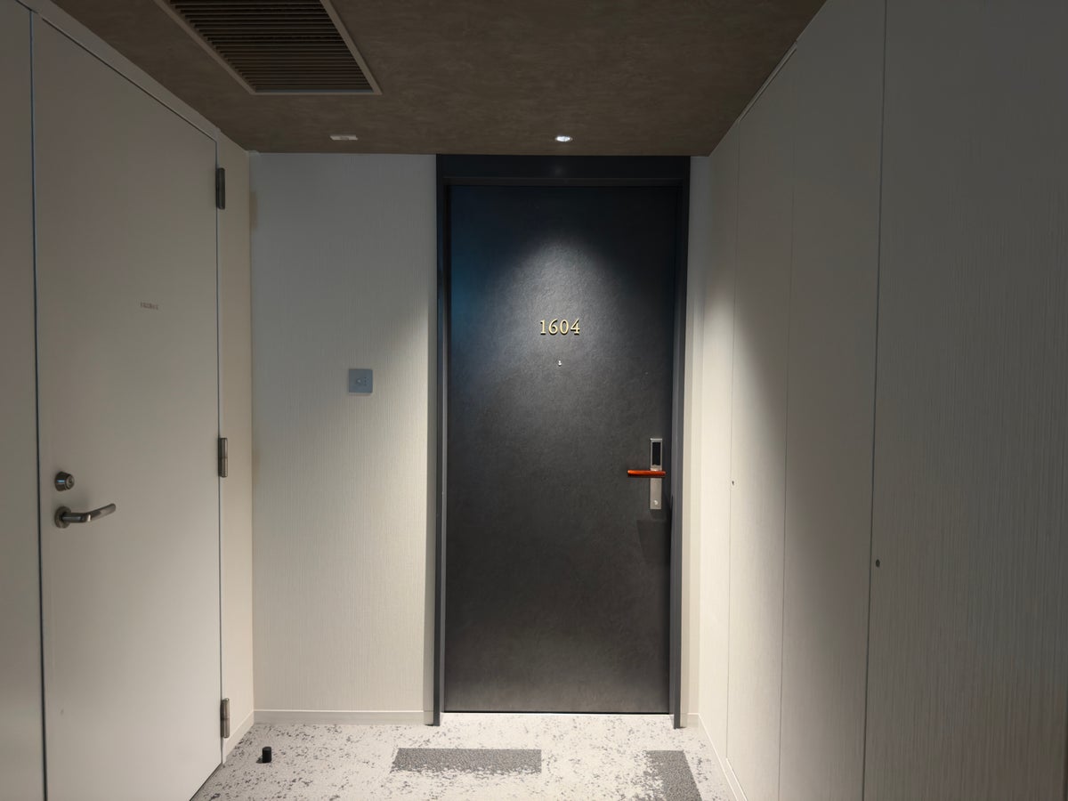 DoubleTree by Hilton Tokyo Ariake hallway to room