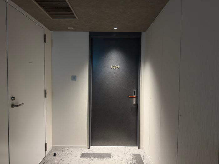 DoubleTree by Hilton Tokyo Ariake hallway to room