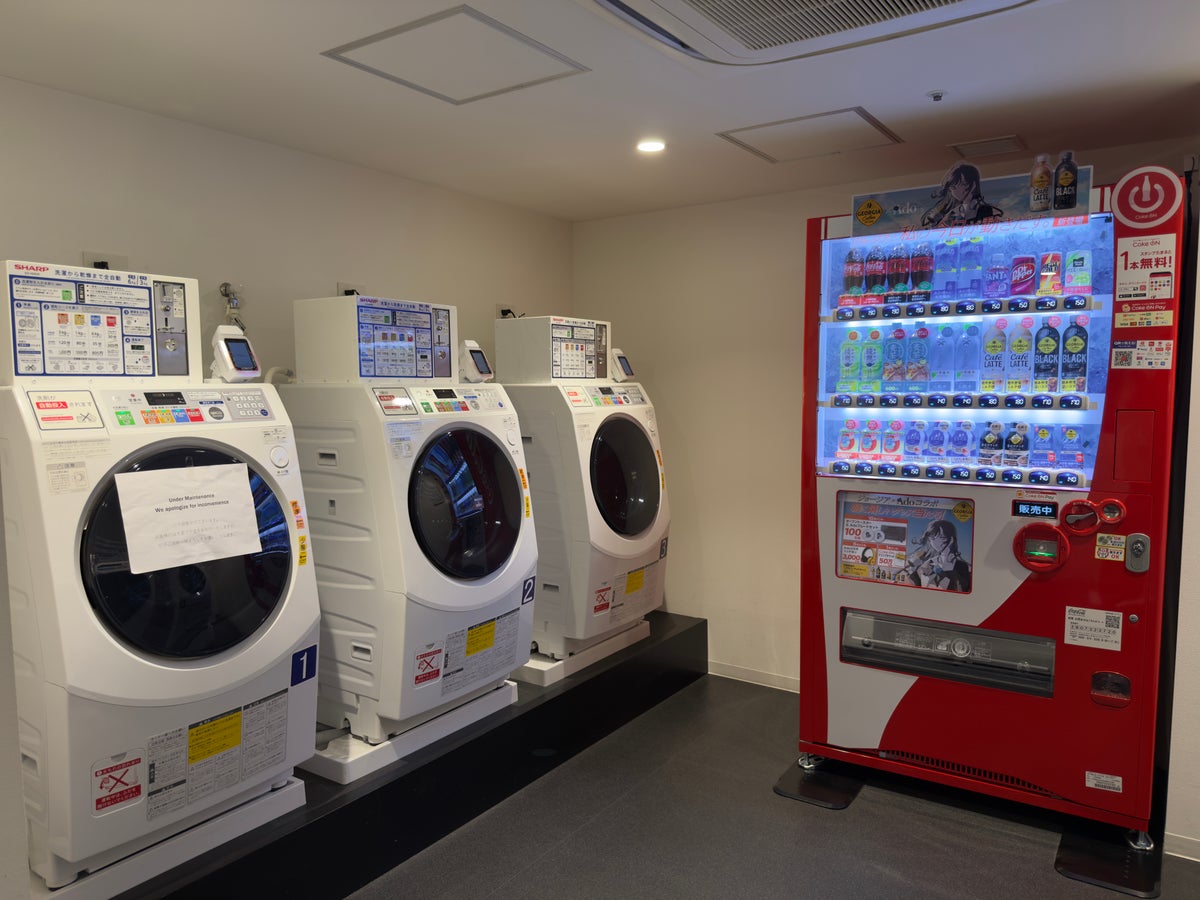 DoubleTree by Hilton Tokyo Ariake laundry and vending