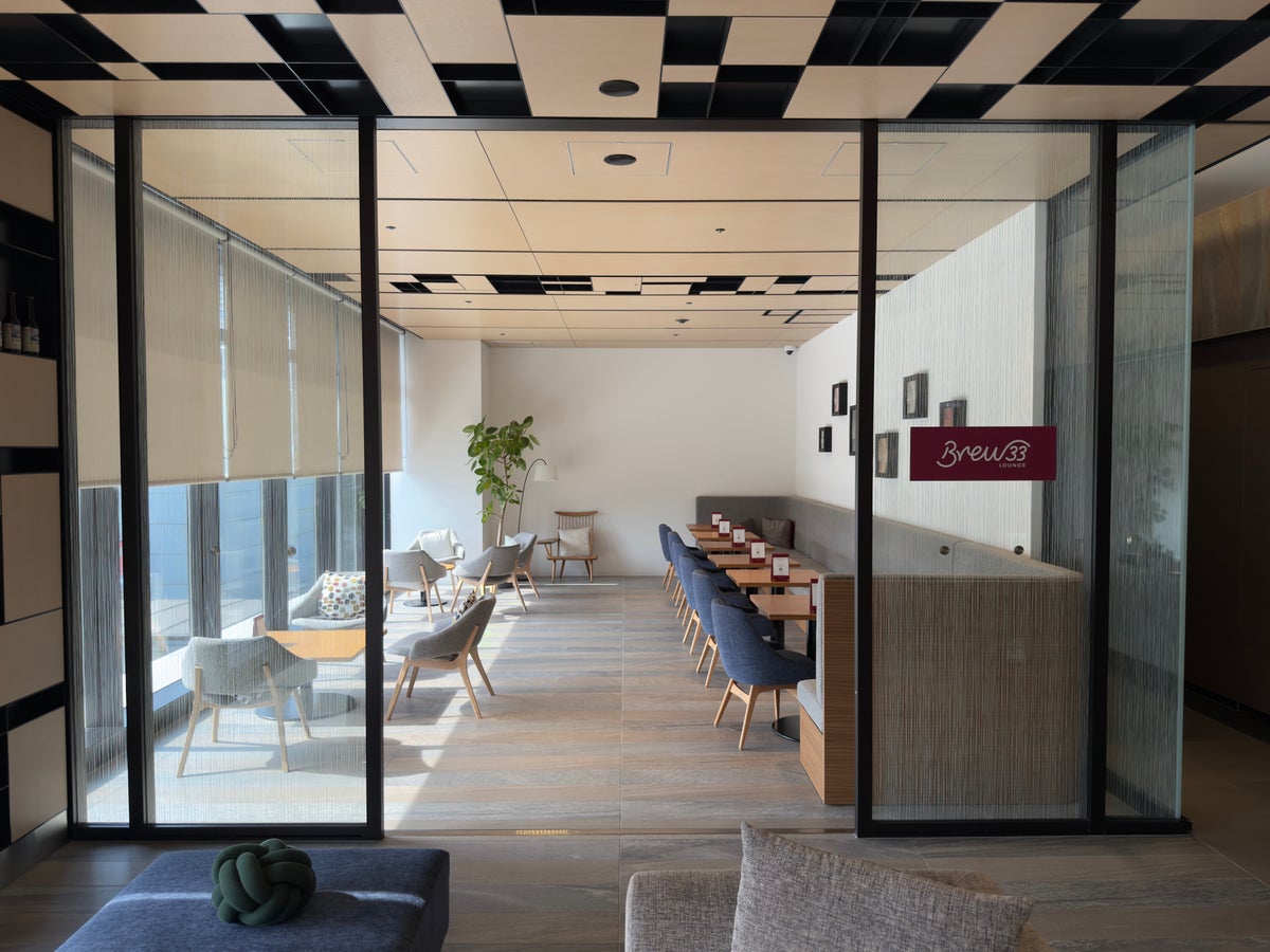 DoubleTree by Hilton Tokyo Ariake lobby lounge