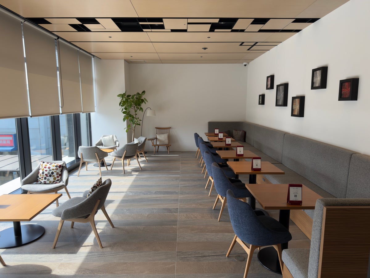 DoubleTree by Hilton Tokyo Ariake lounge seating