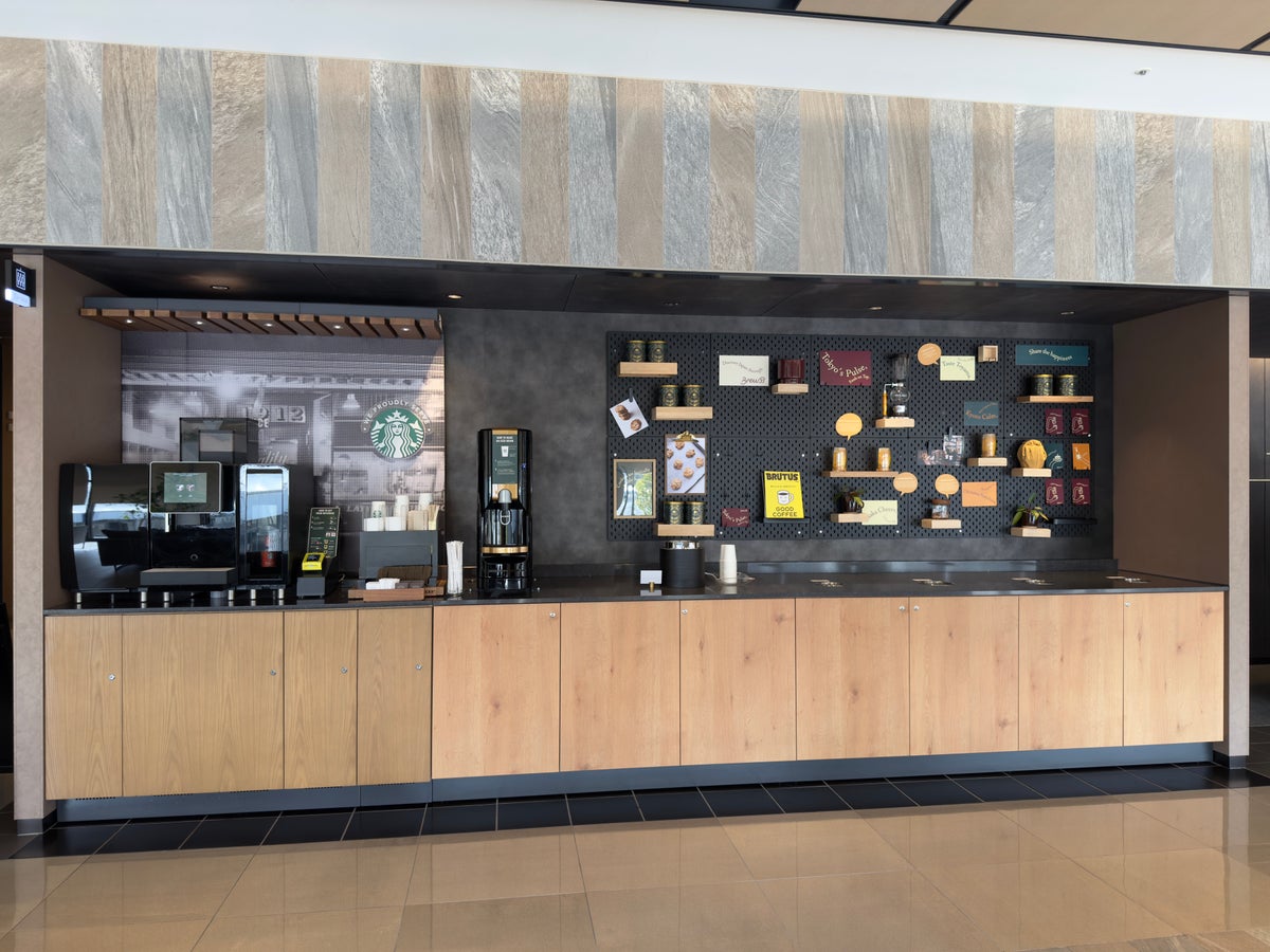 DoubleTree by Hilton Tokyo Ariake starbucks coffee station