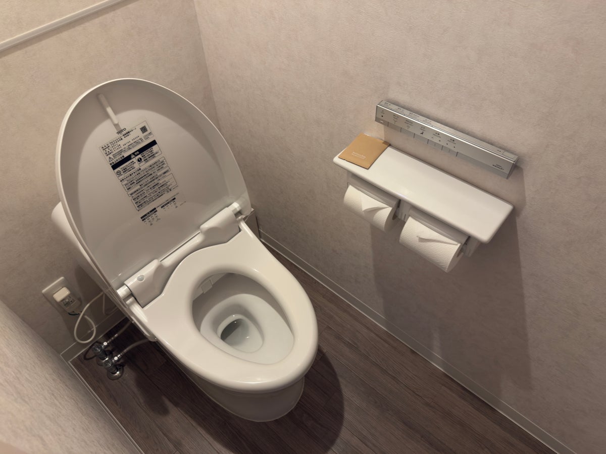 DoubleTree by Hilton Tokyo Ariake toilet