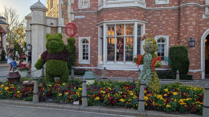 Epcot International Flower and Garden Festival Pooh and Rabbit toopiaries Epcot International Flower and Garden Festival Pooh and Rabbit toopiaries