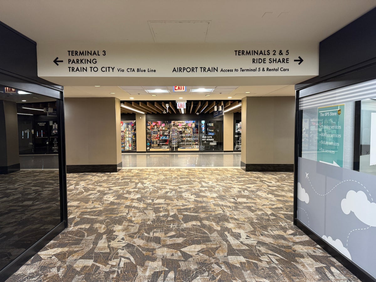 Hilton ORD Signage to Terminals
