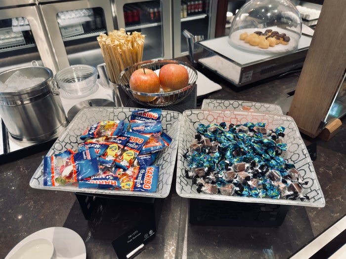 Hilton Yokohama Executive lounge snacks