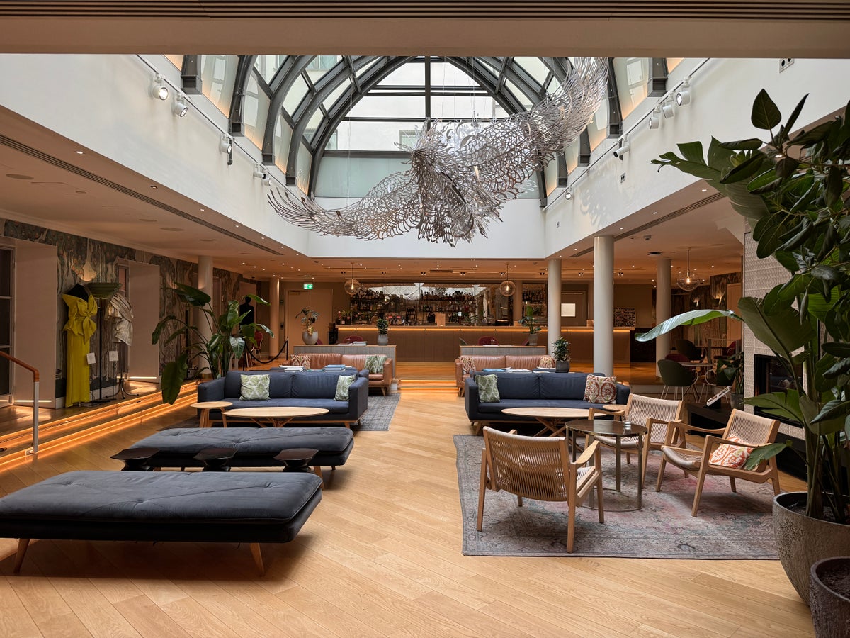Hotel St George Wintergarden Bar seating