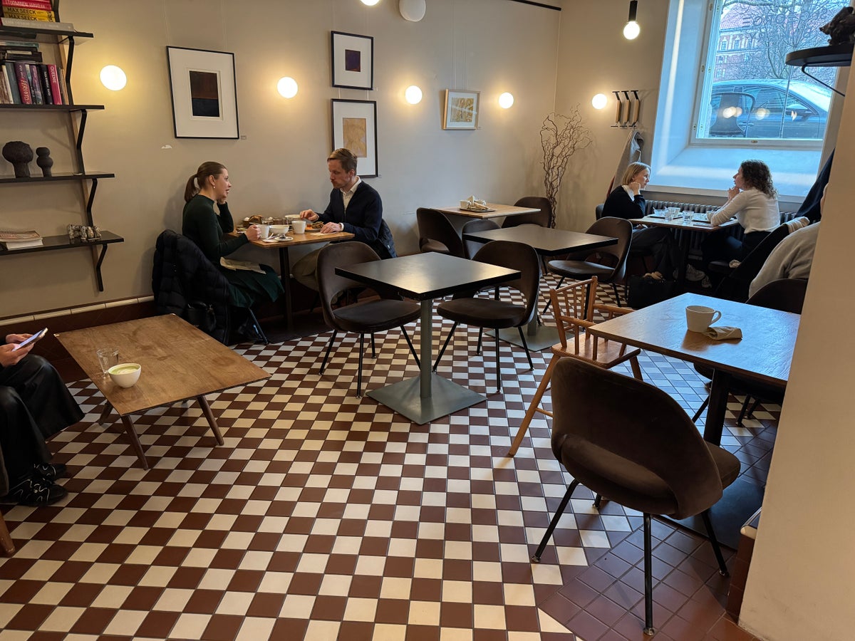 Hotel St George bakery seating at window