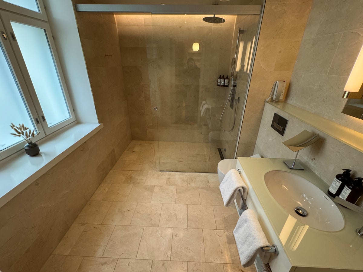 Hotel St George bathroom