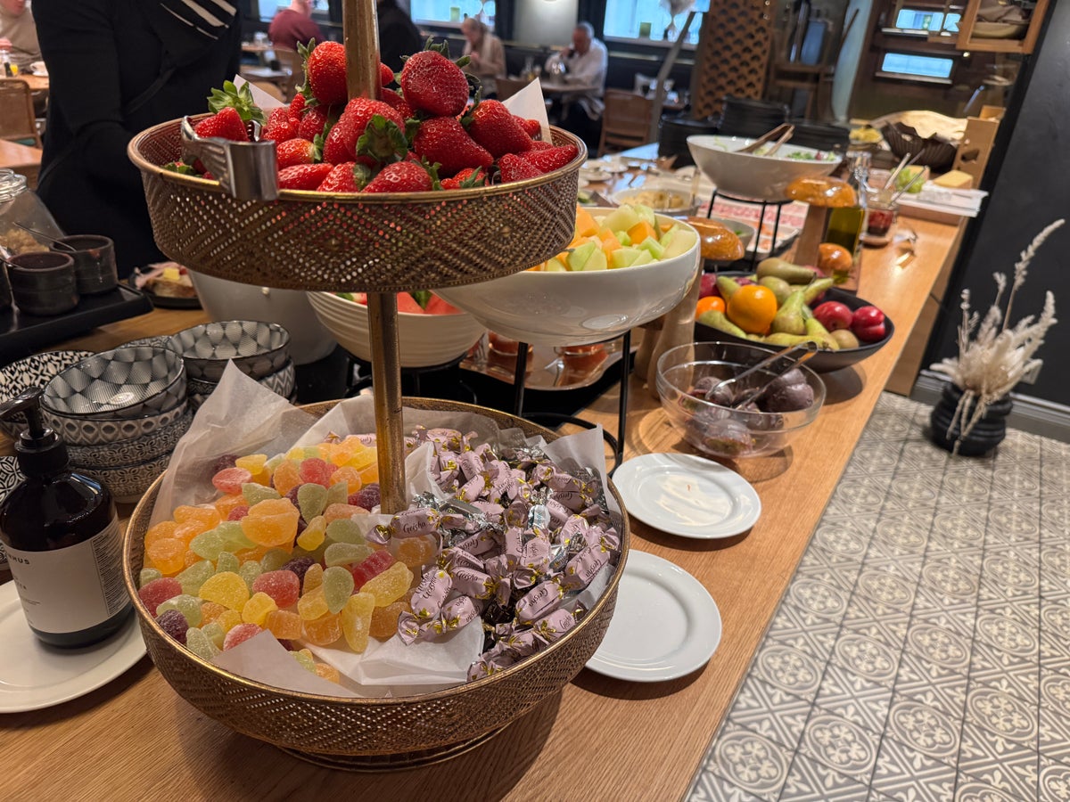 Hotel St George breakfast candy fruit