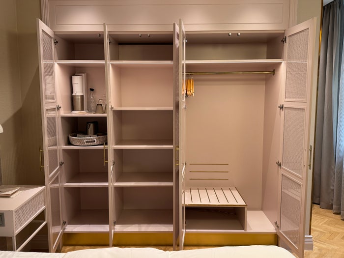 Hotel St George closet Hotel St George closet