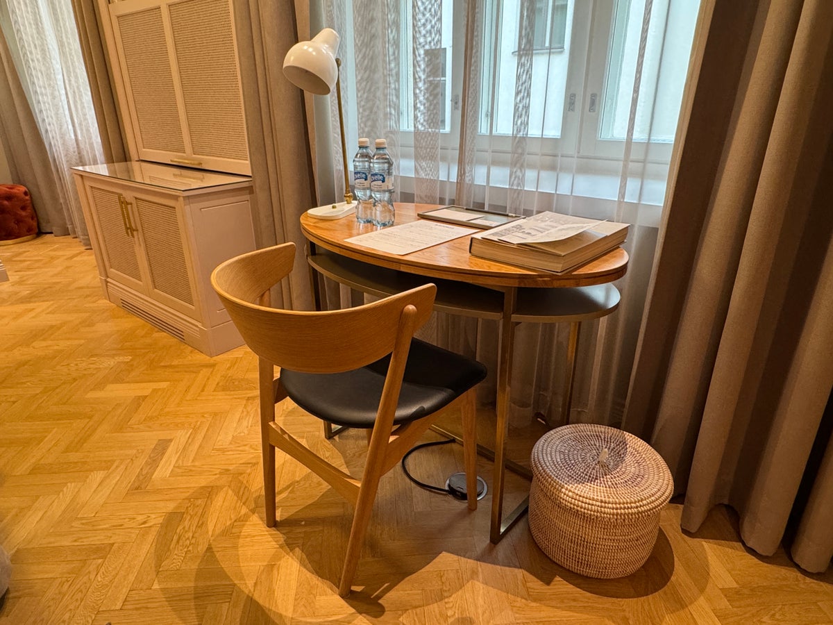 Hotel St George desk