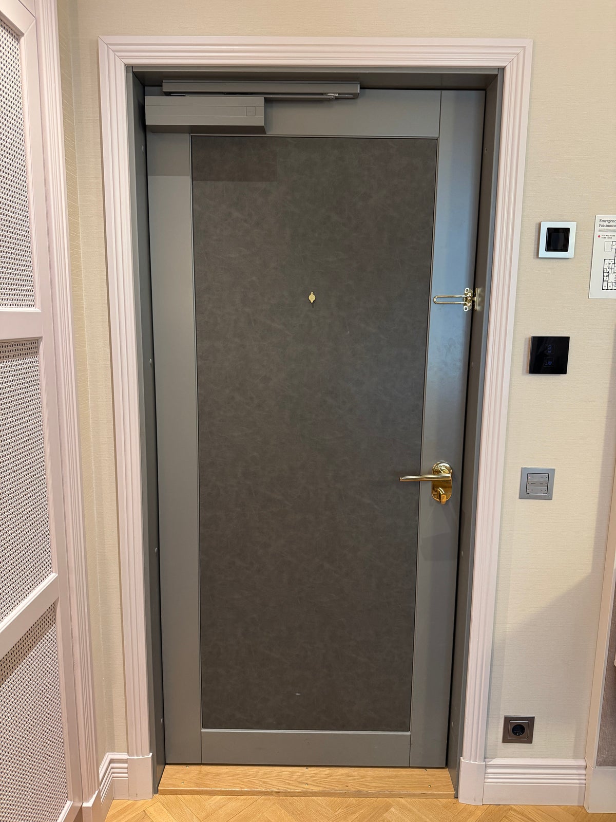 Hotel St George door