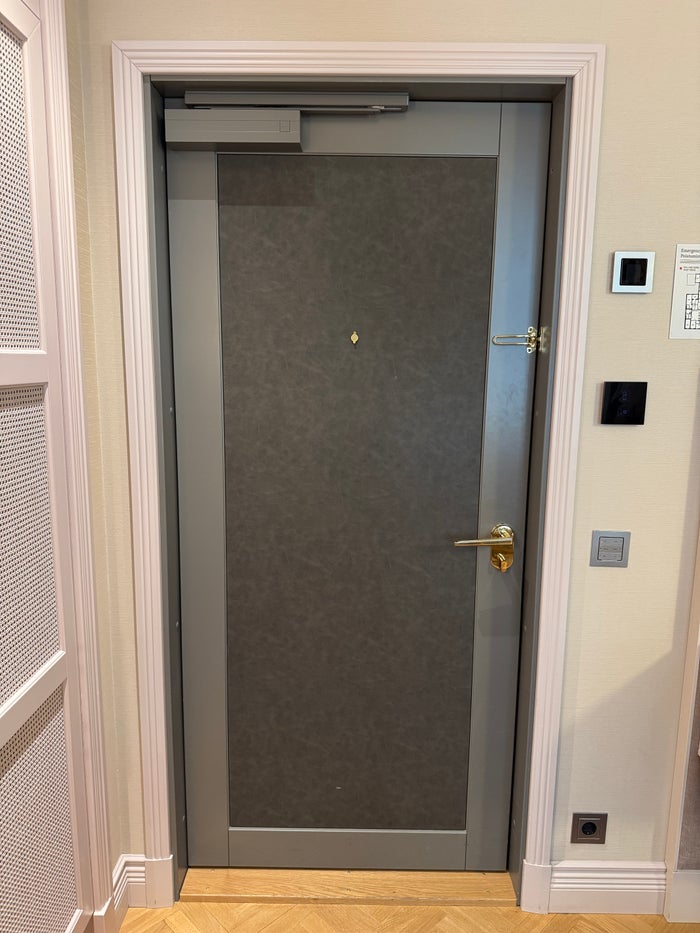 Hotel St George door Hotel St George door
