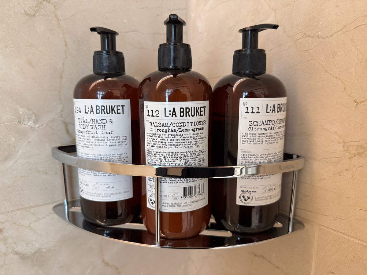 Hotel St George shower amenities