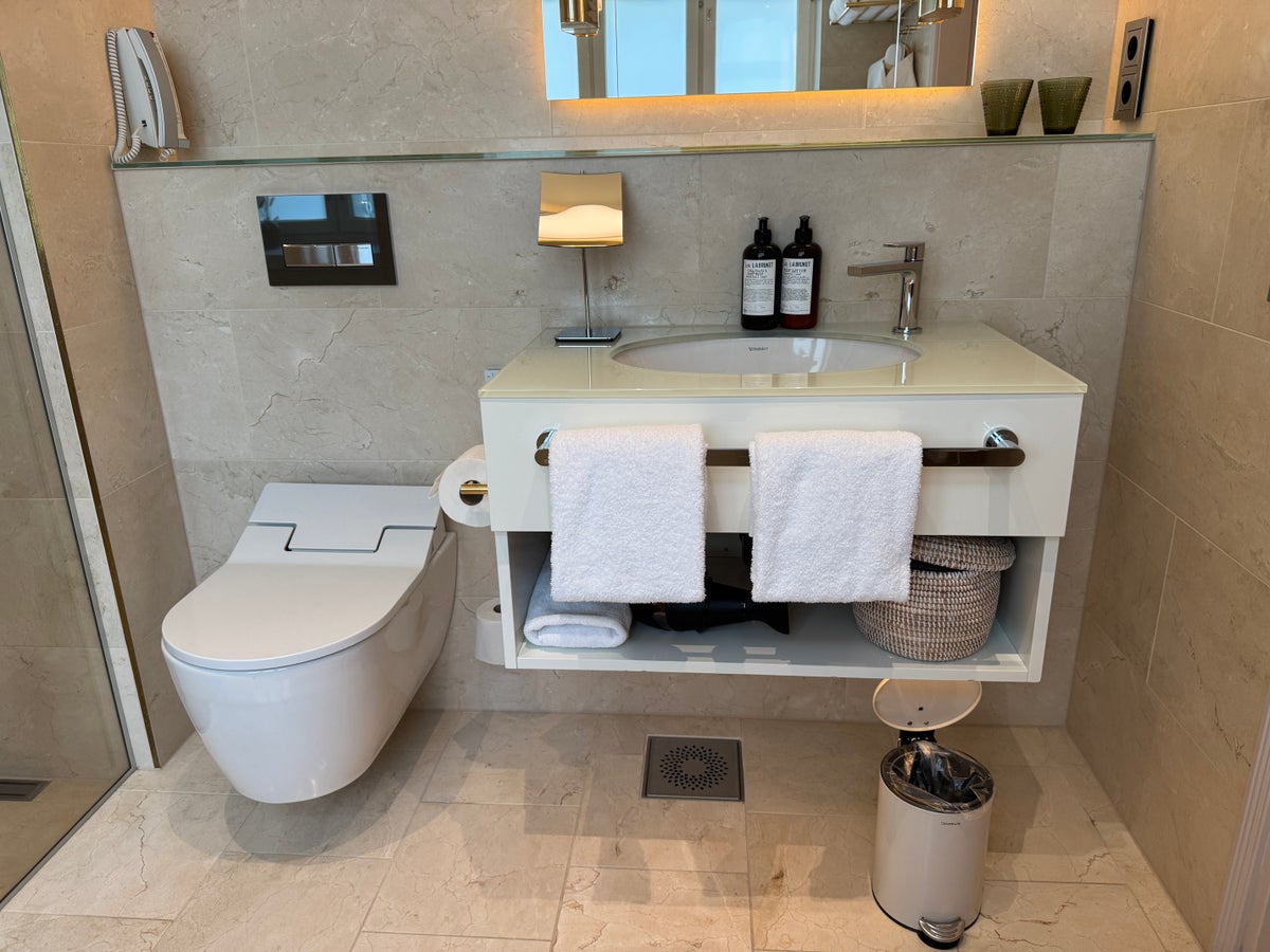 Hotel St George vanity