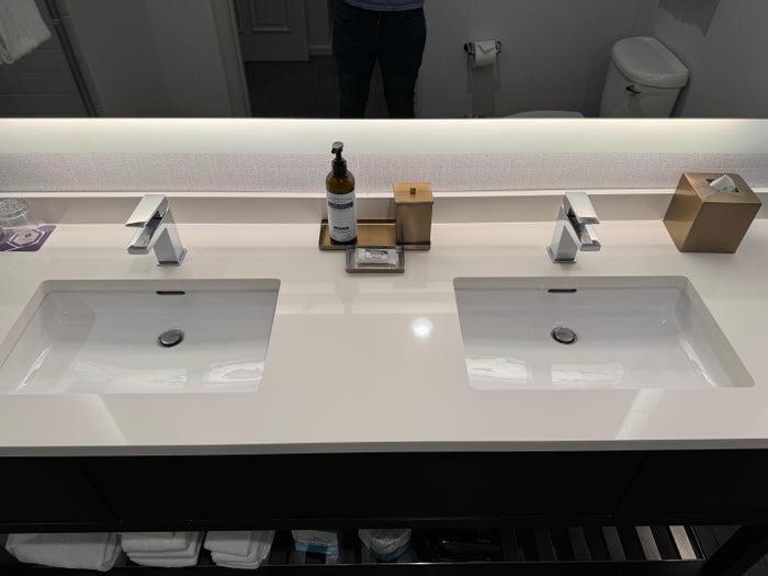 Hyatt Regency Sonoma Wine Country Sonoma Suite bathroom sinks