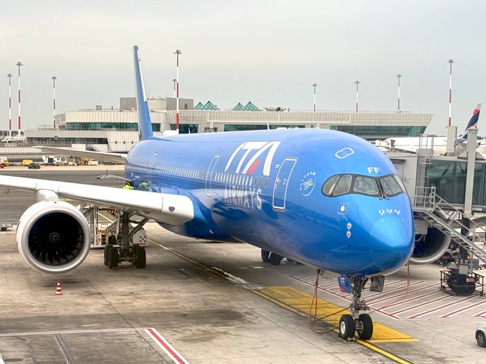 Alaska Goes to Europe, British Bubbly, and Other Airline News This Week