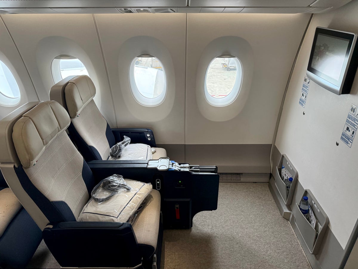 ITA Airways Airbus A350 premium economy bulkhead row 1