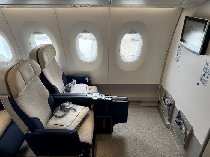ITA Airways Airbus A350 premium economy bulkhead row ITA Airways Airbus A350 premium economy bulkhead row 1