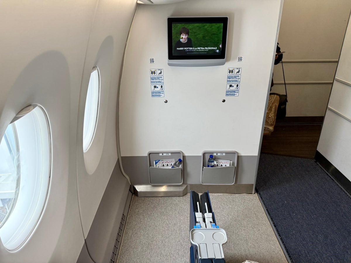 ITA Airways Airbus A350 premium economy bulkhead row legroom