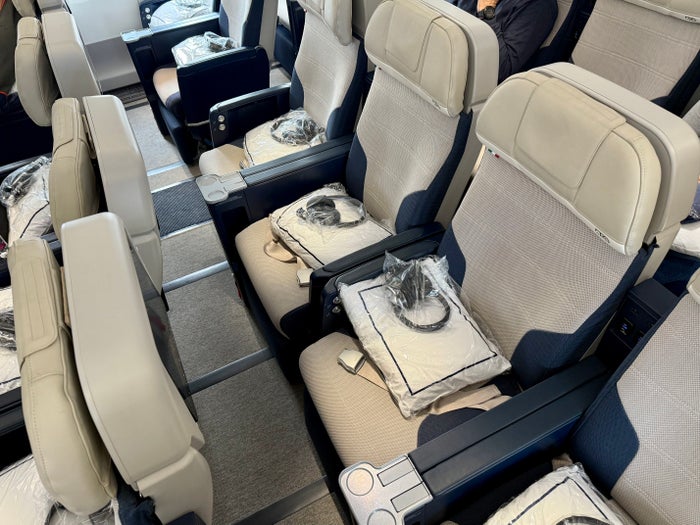 ITA Airways Airbus A350 premium economy middle seat arm rests ITA Airways Airbus A350 premium economy middle seat arm rests