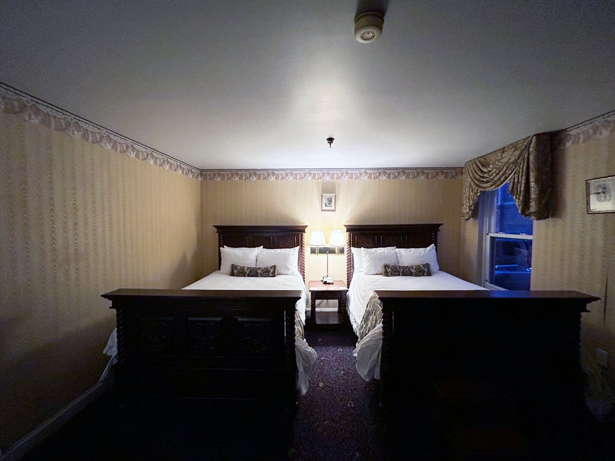 Inn at Saratoga Room 112 2 queen beds